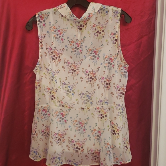 Cabi Essential Blouse - Picture 4 of 6